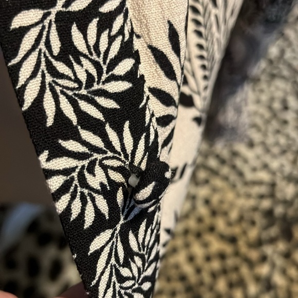 City Chic “Dreamweaver” floral botanical print blouse size 14 - Picture 6 of 10